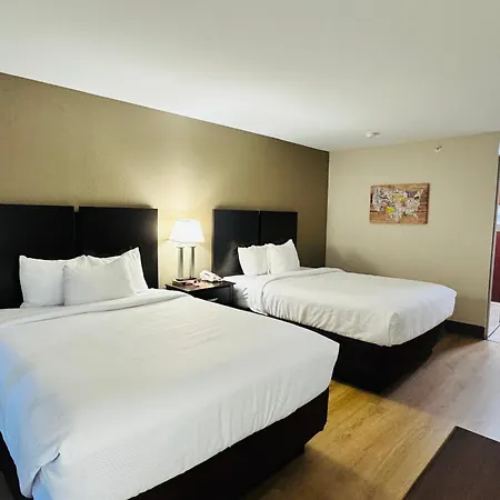 Econo Lodge Inn & Suites Monroe-2